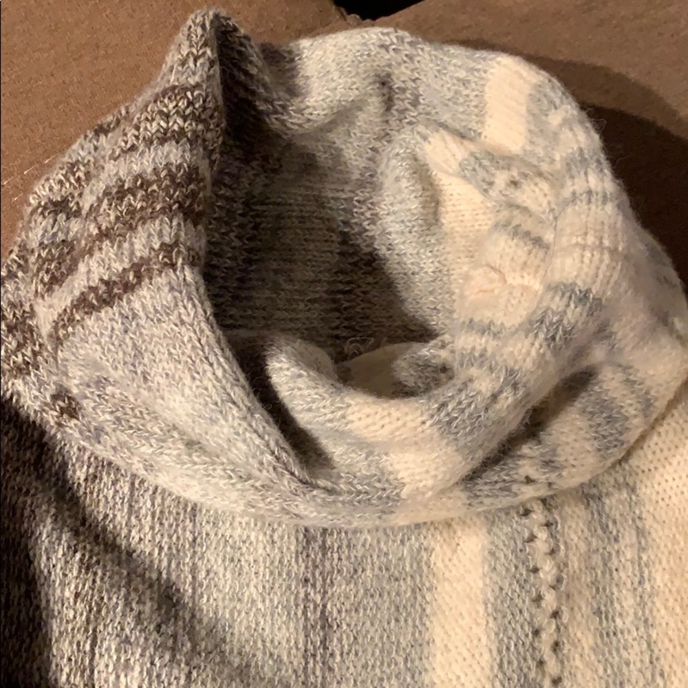 Sweater - Picture 2 of 3